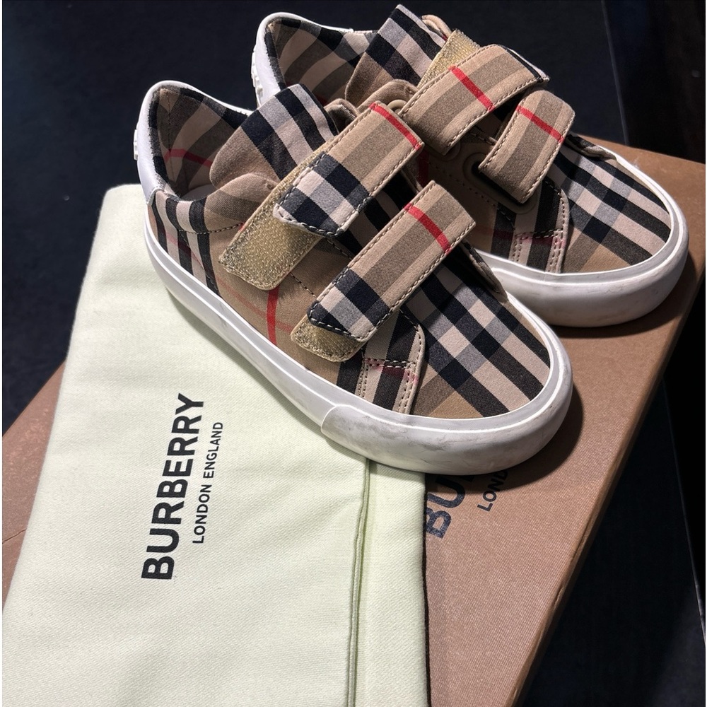 Kids Unisex Burberry shoes size 8US/25EU